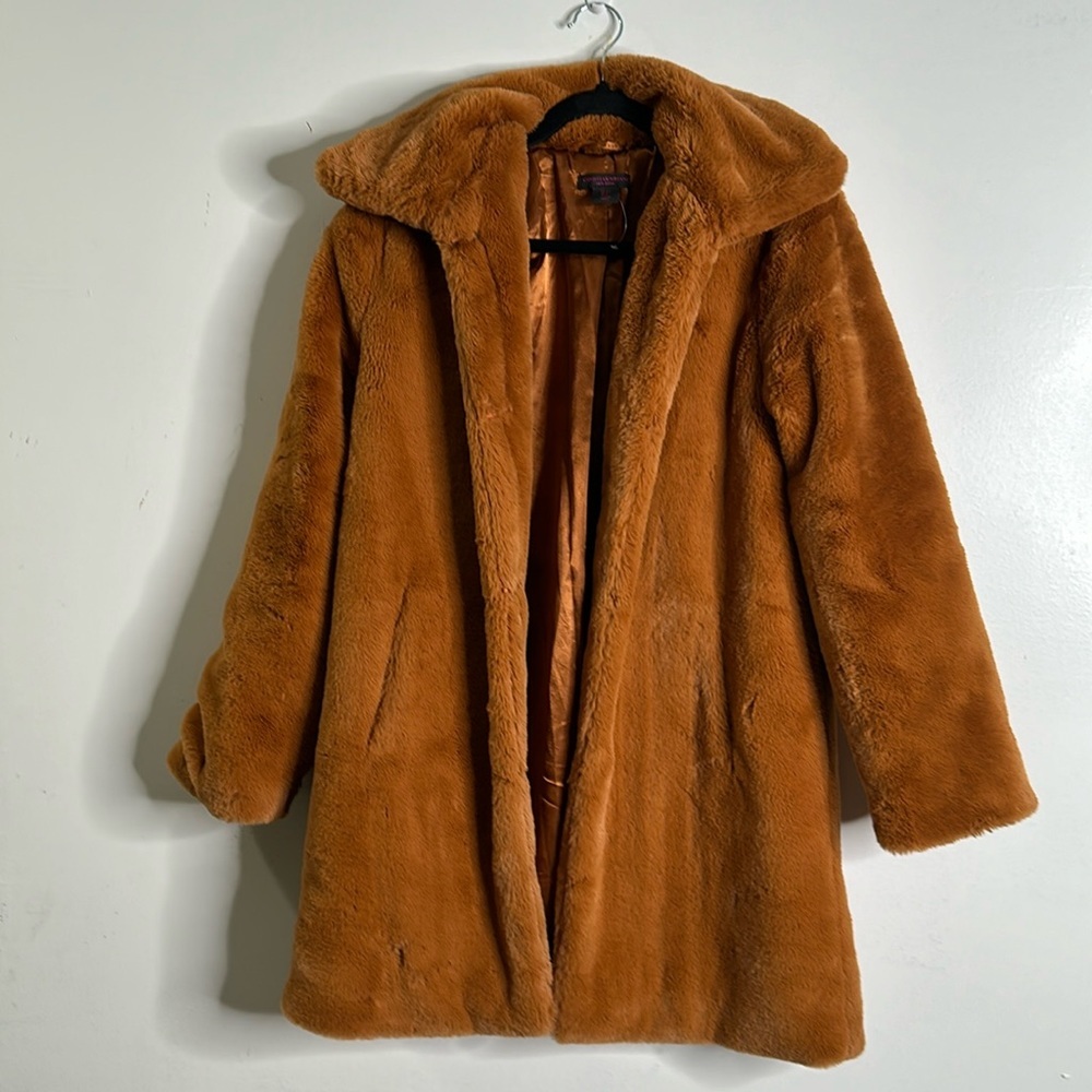 Christina Soriano tan burnt orange faux fur coat size small mob wife